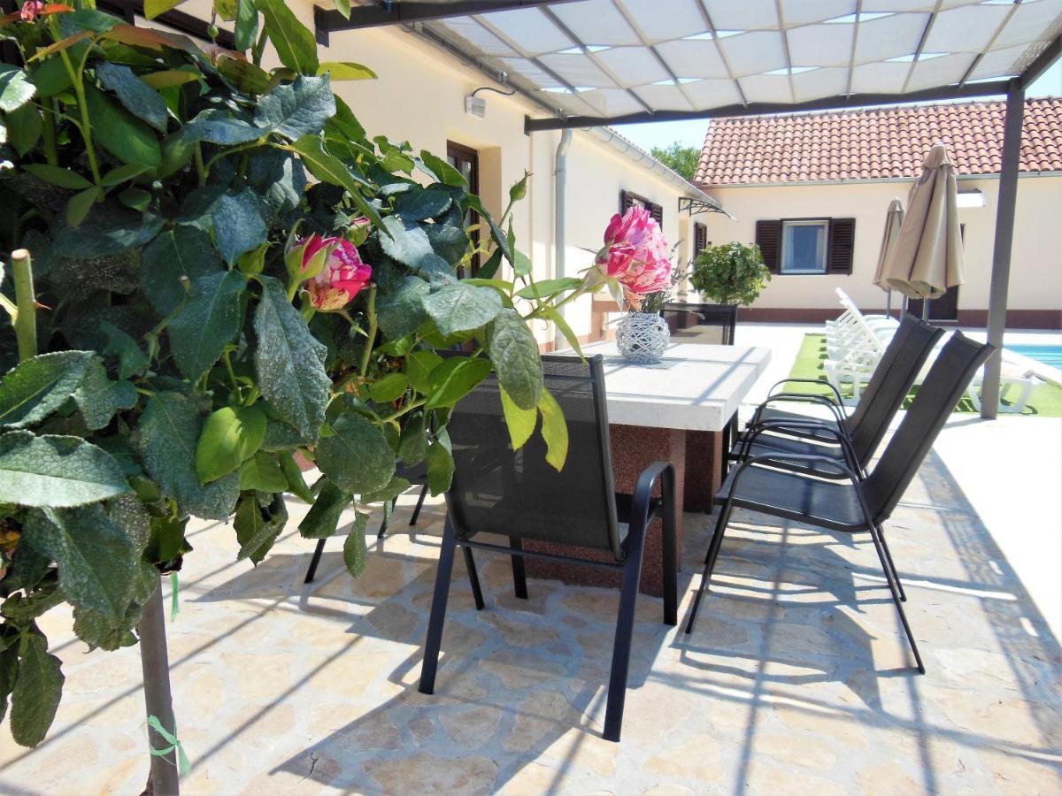 Holiday Home Tuta Polaca Bagian luar foto