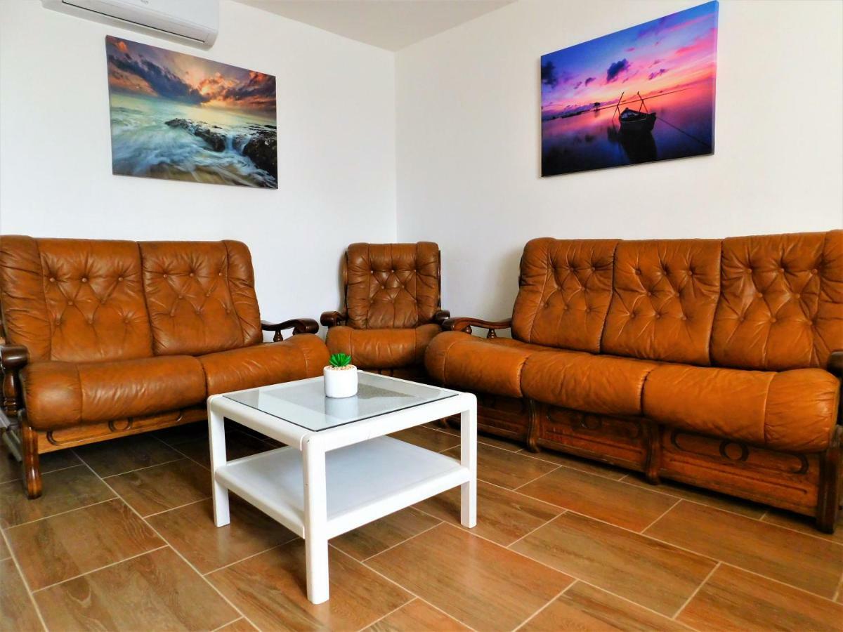 Holiday Home Tuta Polaca Bagian luar foto